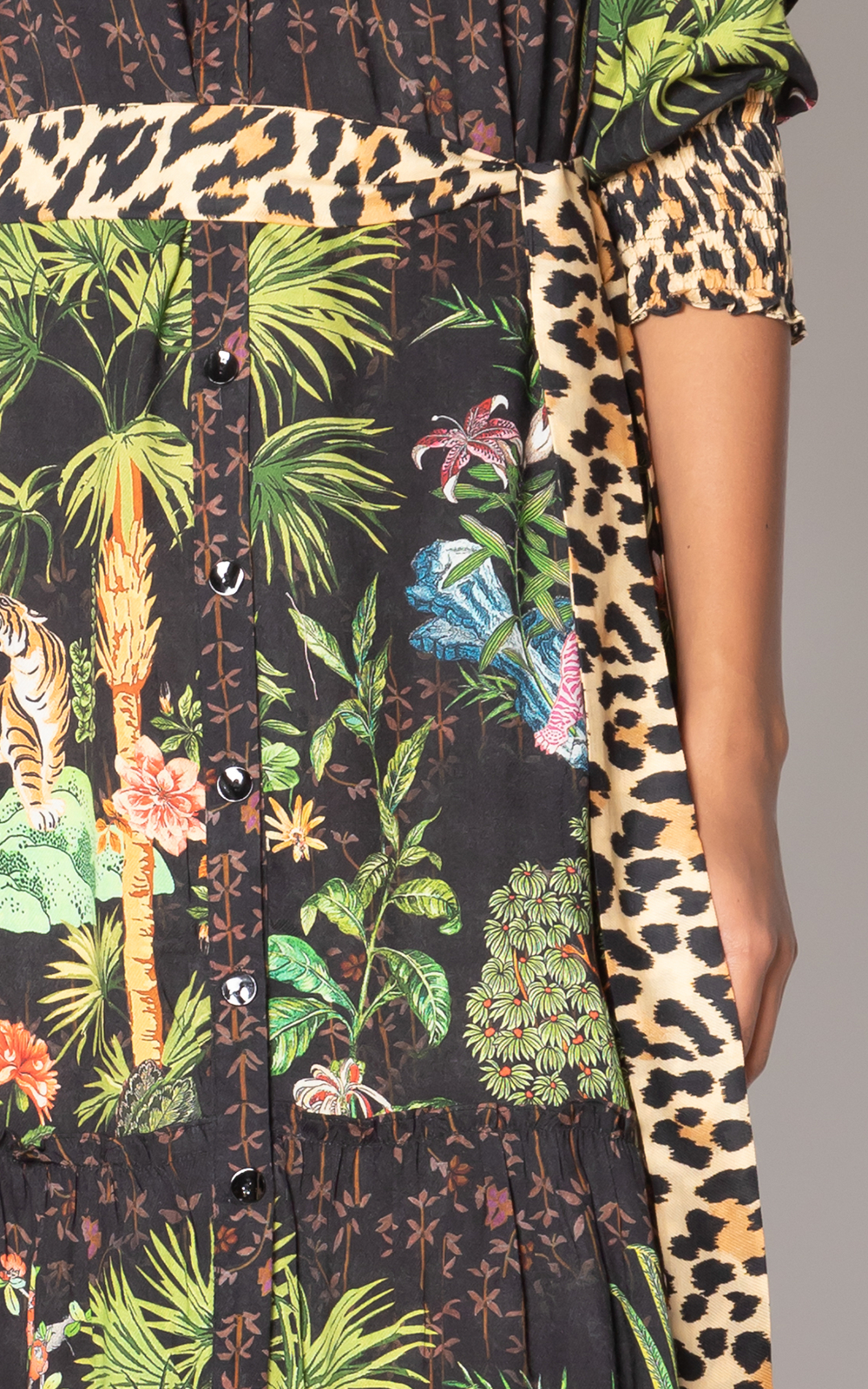 Nouveaux Maxi product photo.