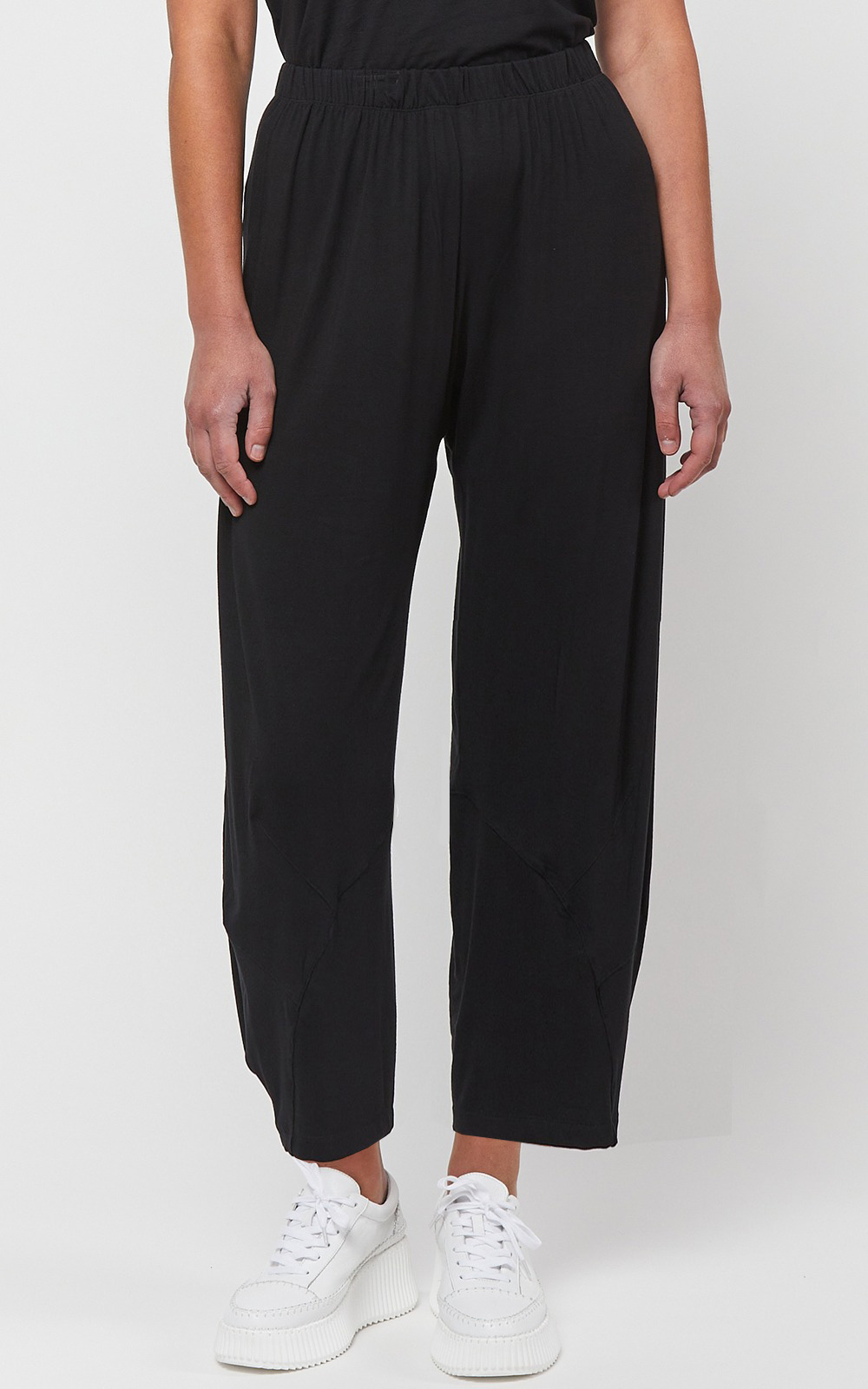 Supernova Tuck Pant - Long product photo.