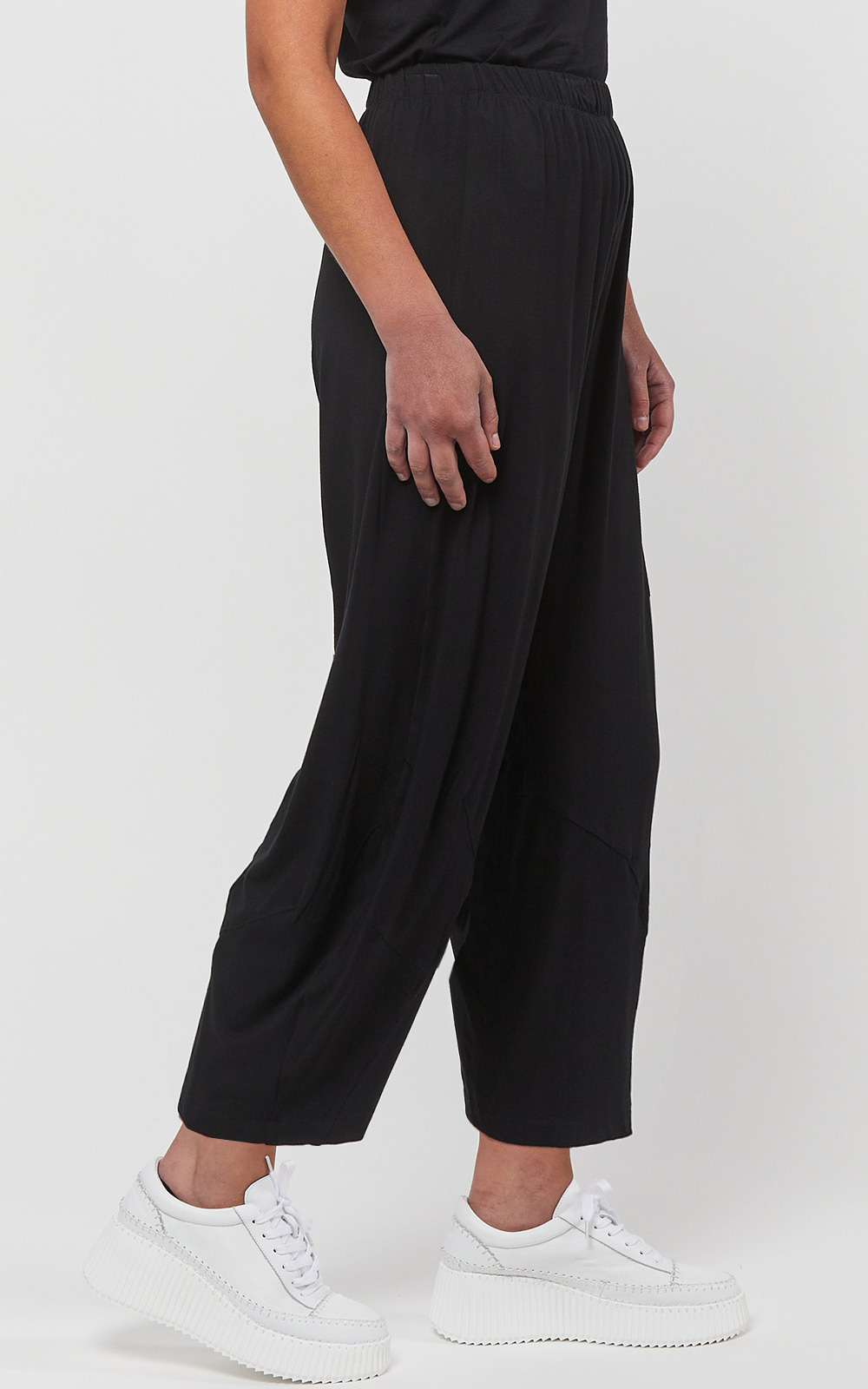 Supernova Tuck Pant - Long product photo.