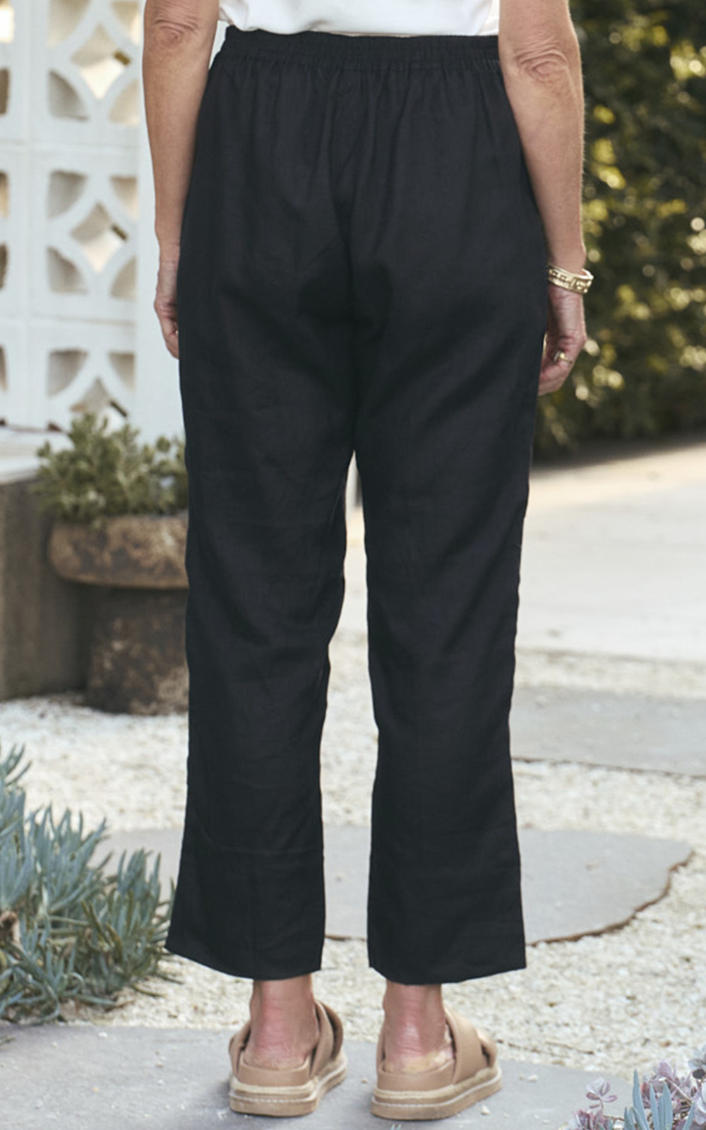 Caprice Linen Ankle Pant product photo.