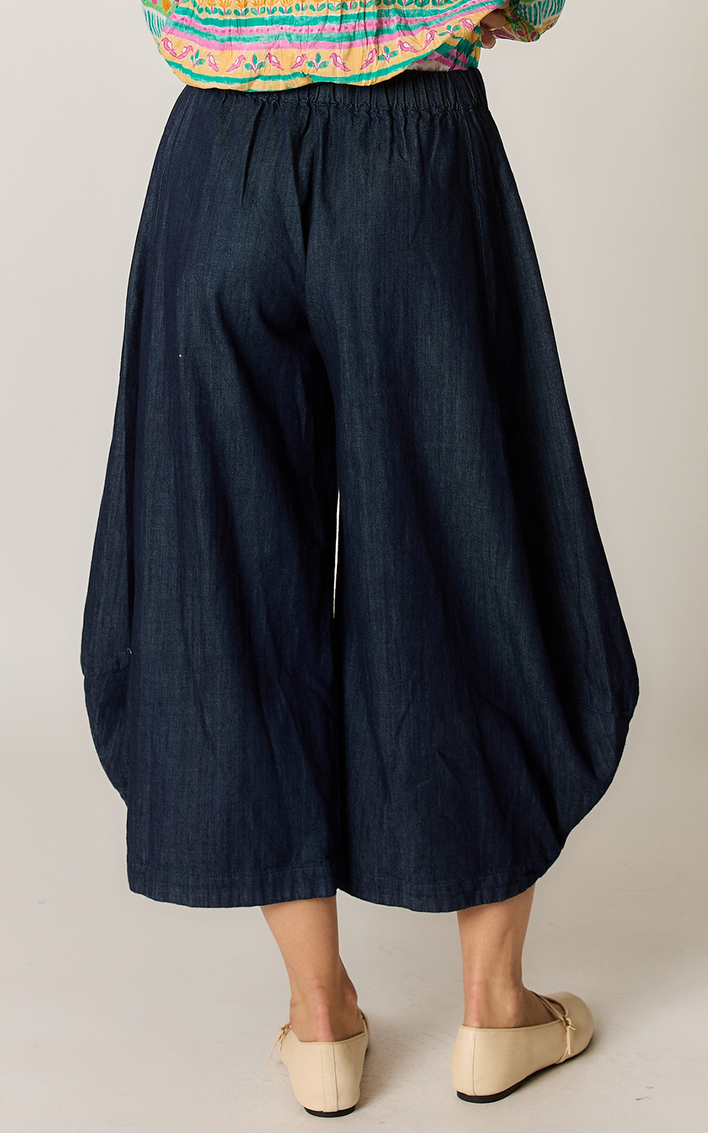 Palloncino Pant product photo.