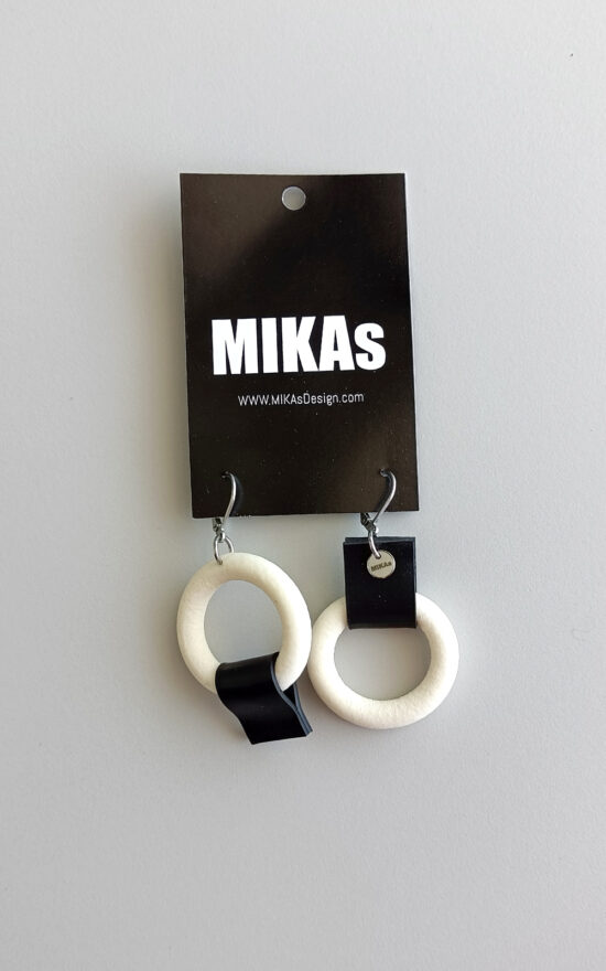 Plus 0 Earrings product photo.