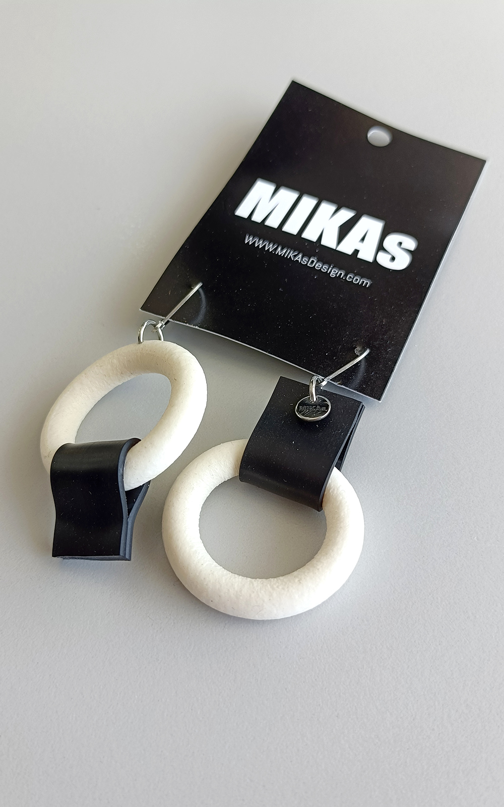 Plus 0 Earrings product photo.