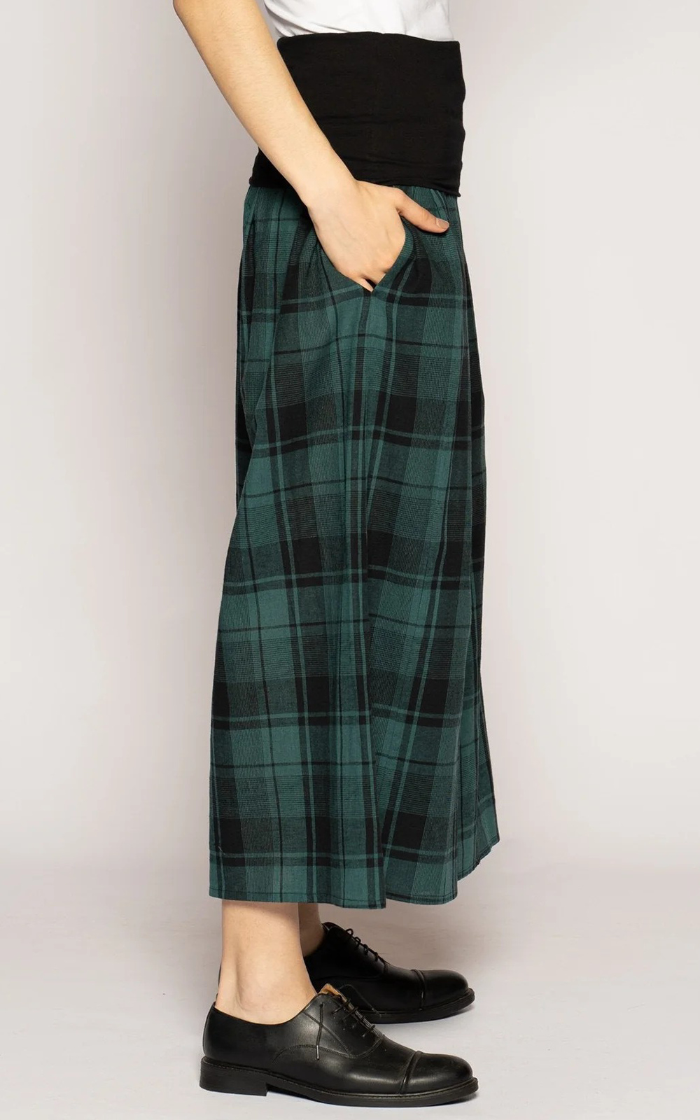 Arya 3/4 Pants product photo.