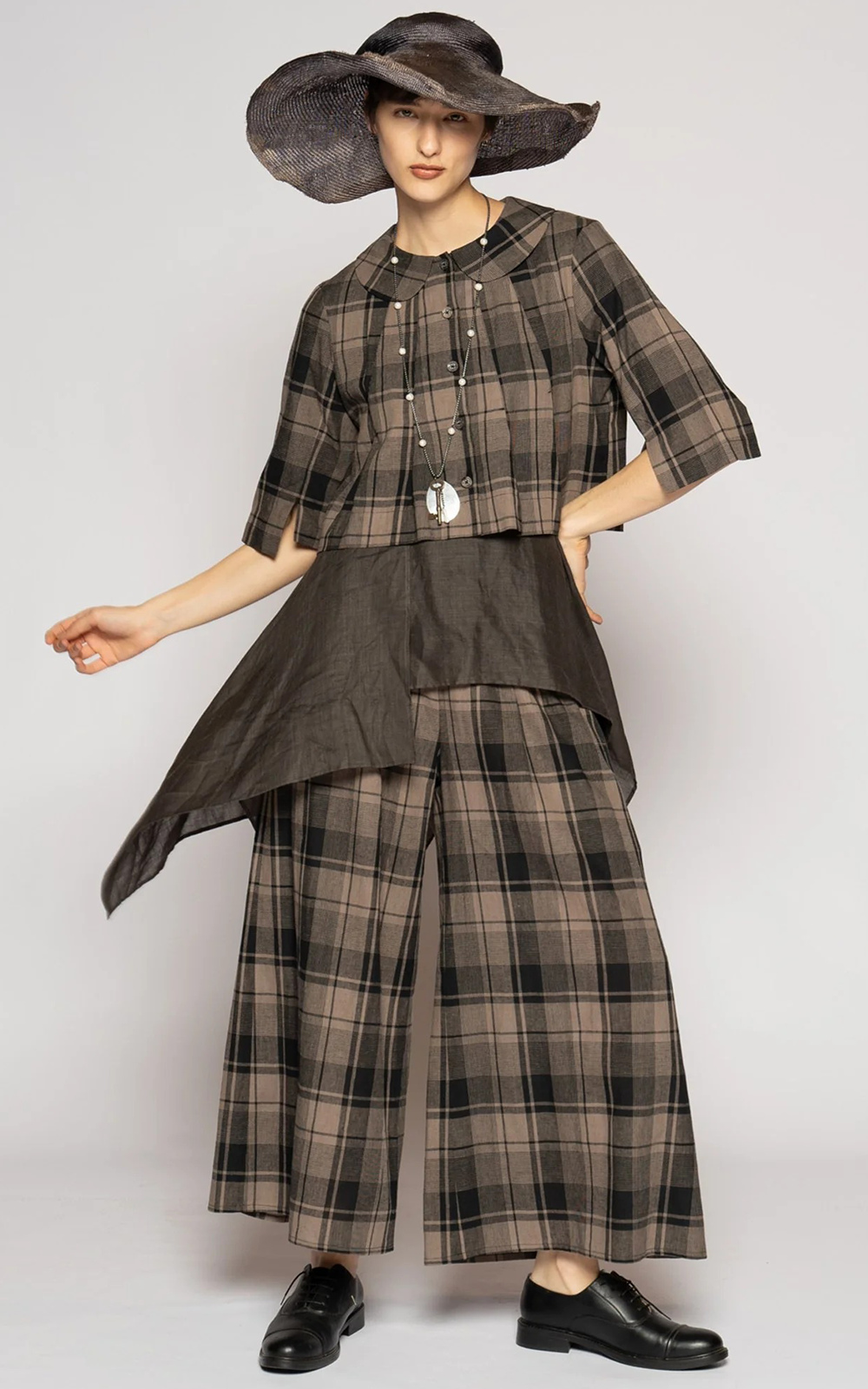 Arya 3/4 Pants product photo.