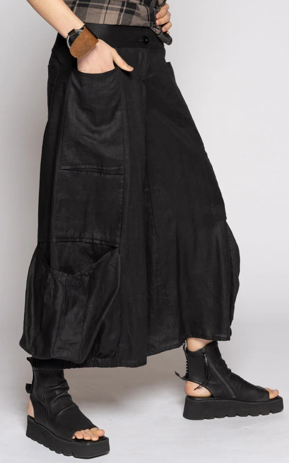 Strata Pocket Pant product photo.