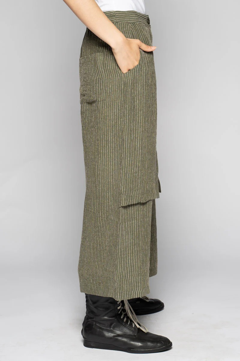 Ember 3/4 Apron Pants product photo.