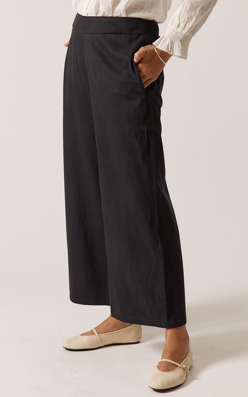 Pula Pant In Cotton Twill product photo.
