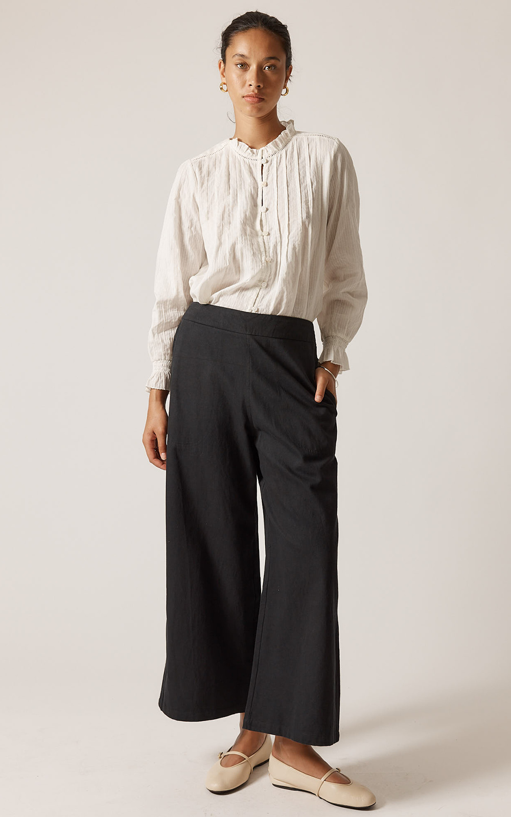 Pula Pant In Cotton Twill product photo.
