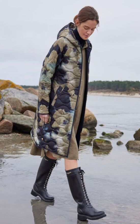 Quilted Hooded Jacket Long product photo.