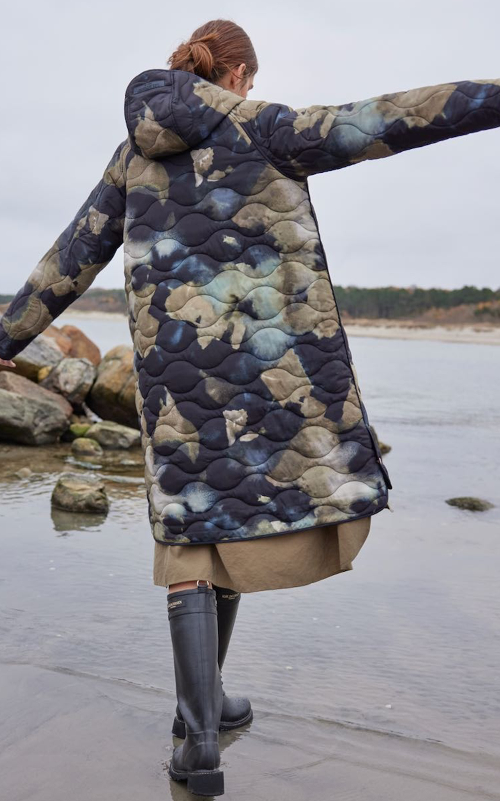 Quilted Hooded Jacket Long product photo.