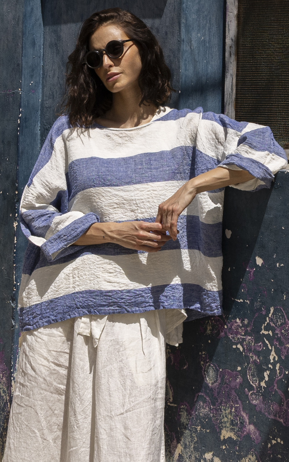 Saba Top Linen product photo.