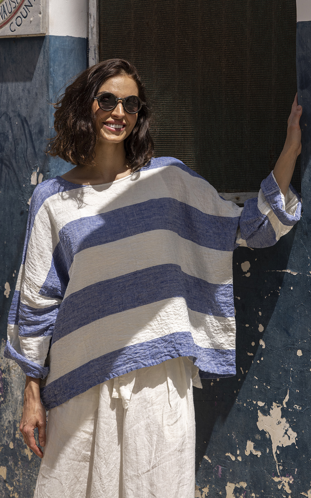 Saba Top Linen product photo.
