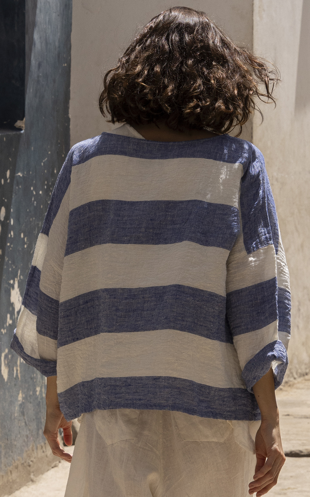 Saba Top Linen product photo.