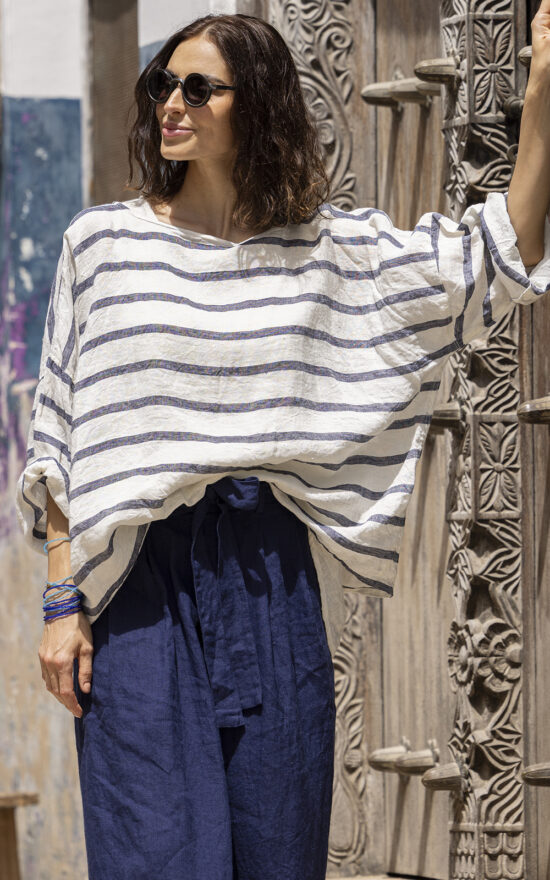 Saba Top Linen product photo.