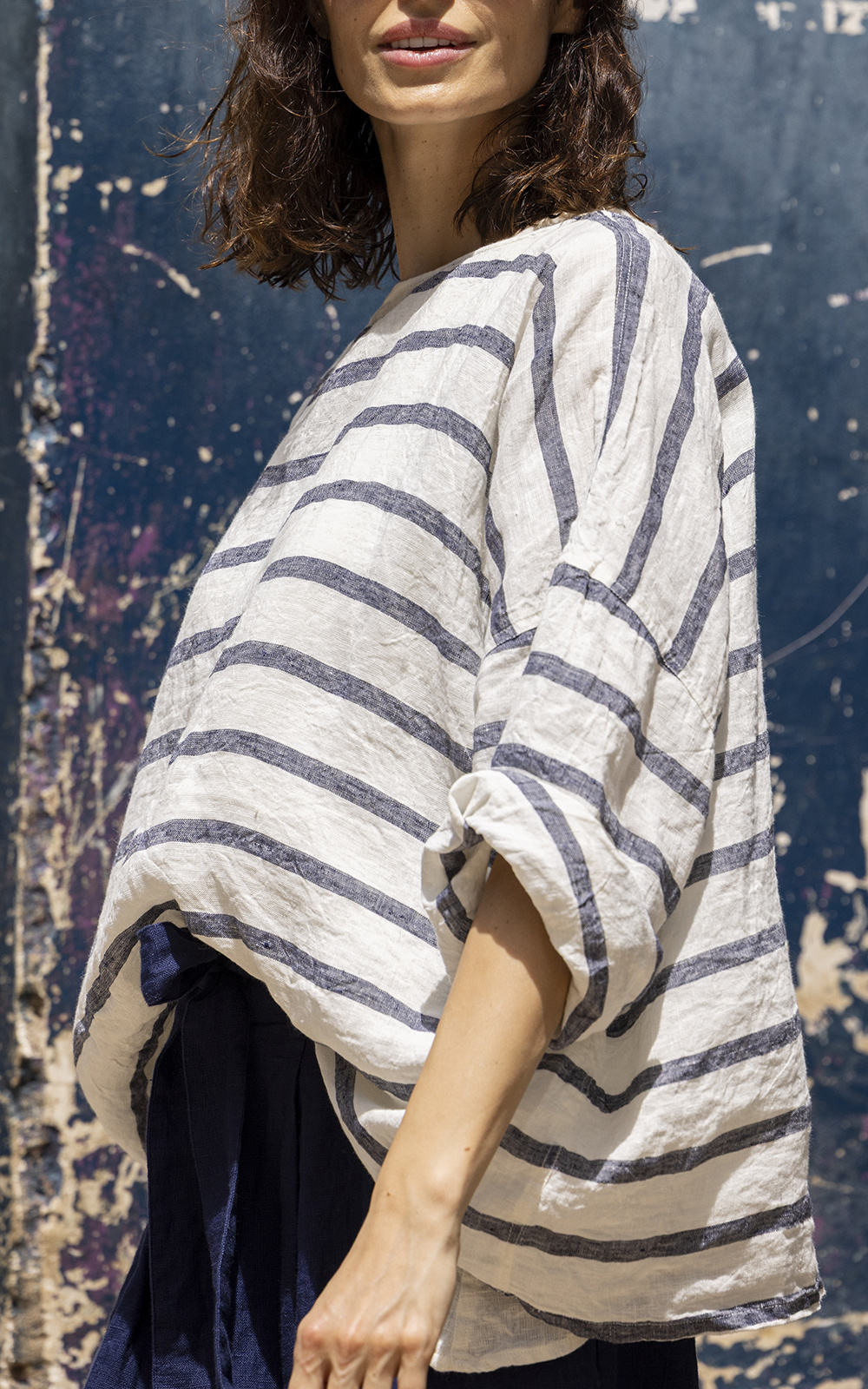 Saba Top Linen product photo.