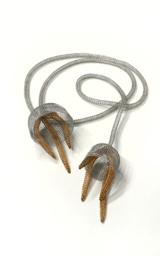 Flower Short Lariat Necklace product photo.