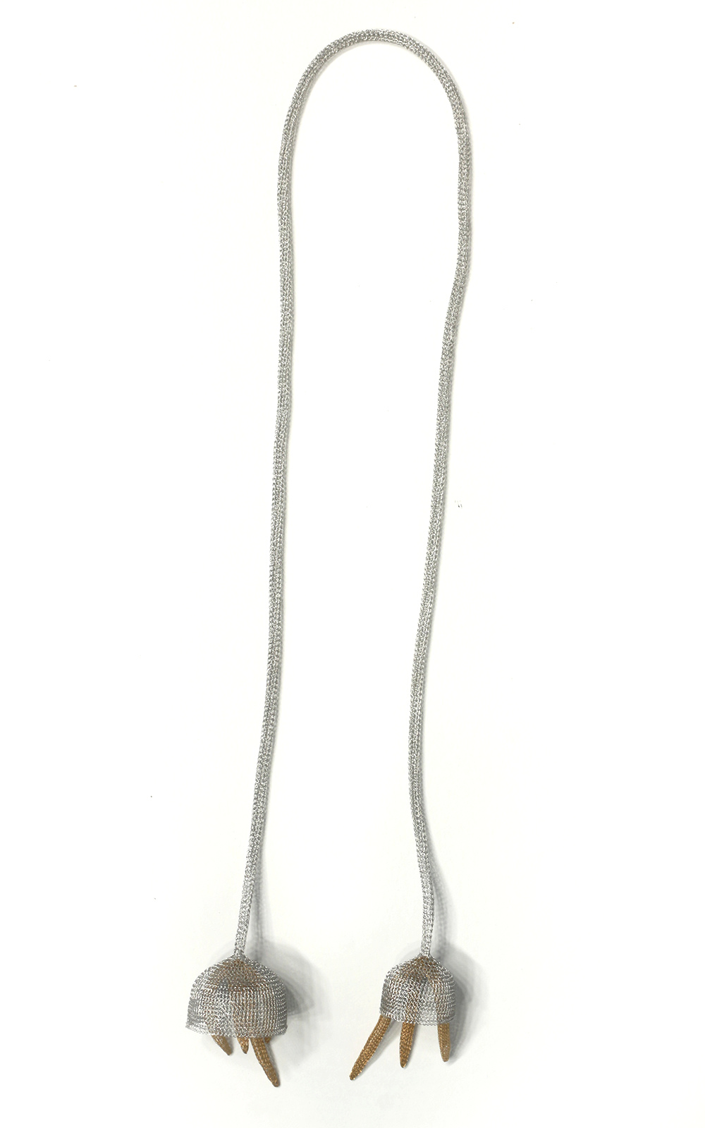 Flower Short Lariat Necklace product photo.