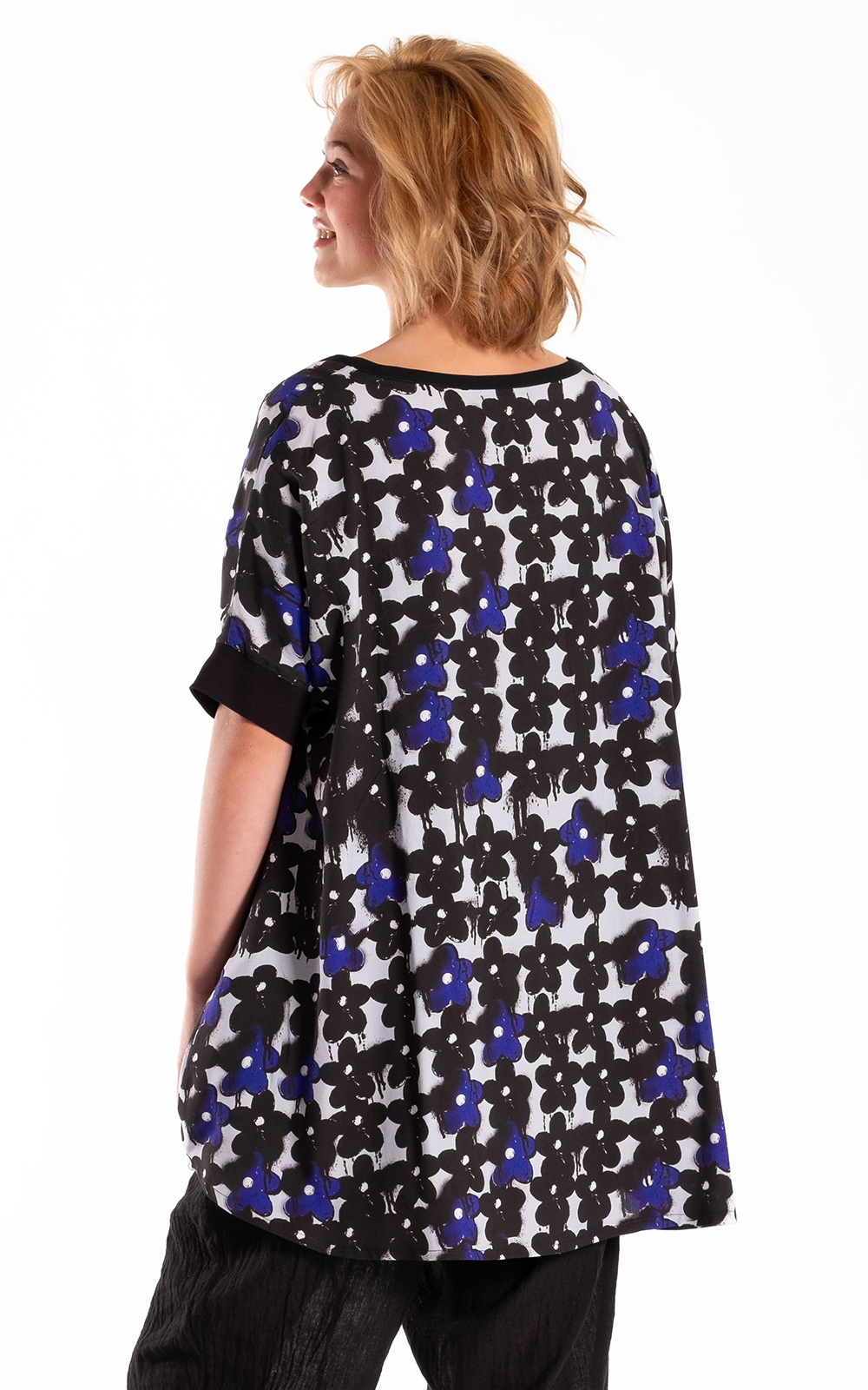 Leese Top product photo.