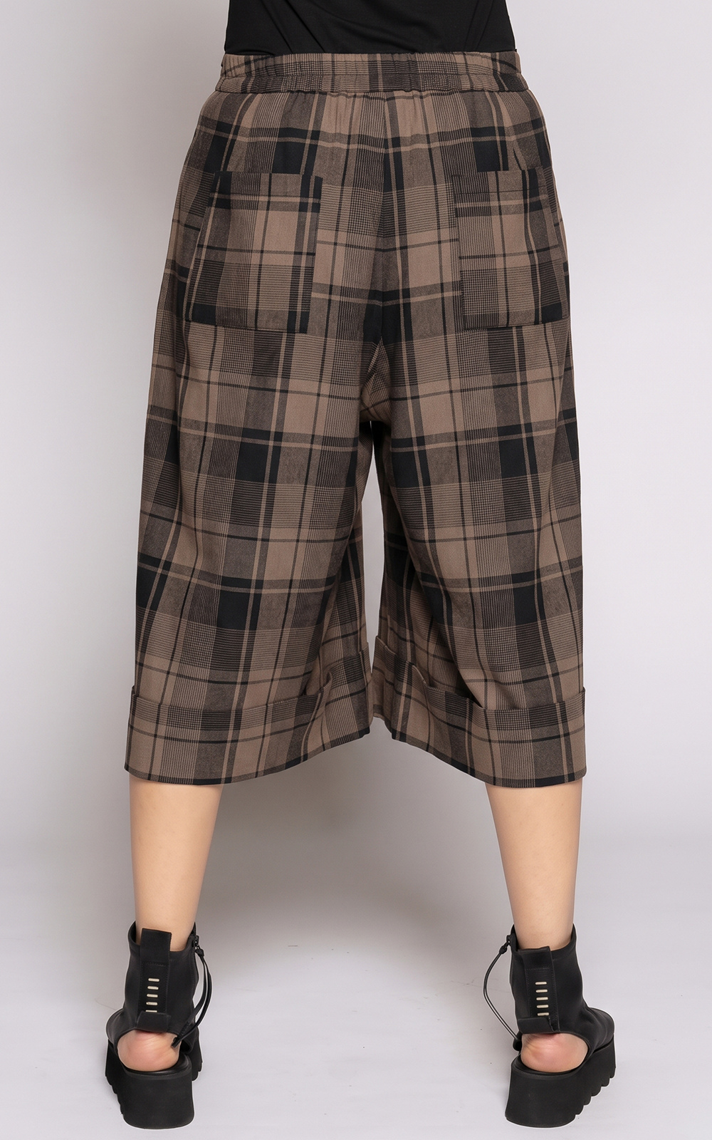 Arya Shorts product photo.