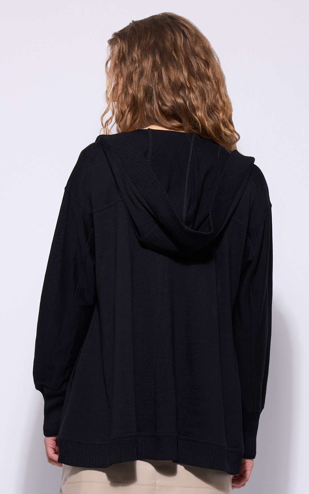 The Weekender Merino product photo.