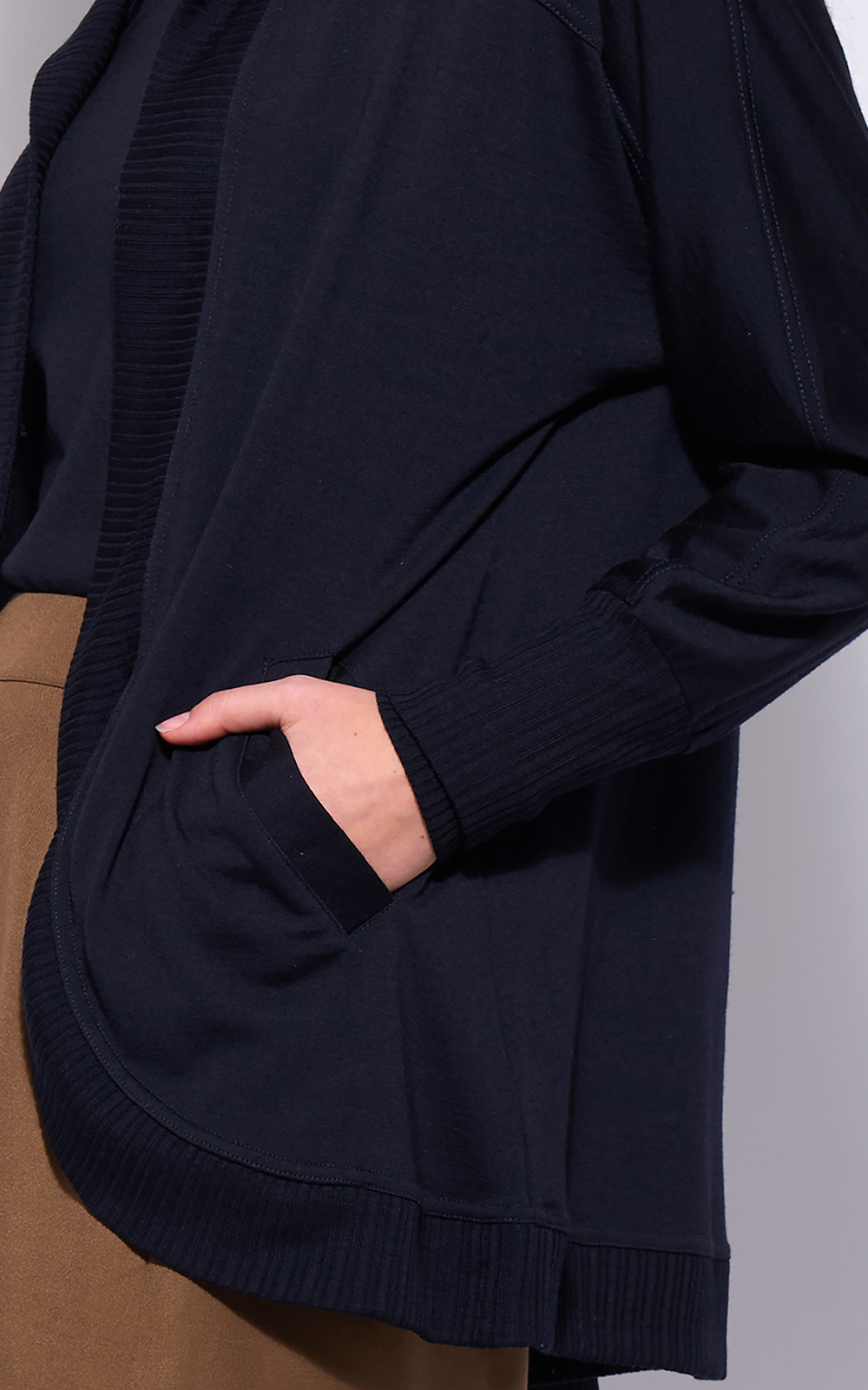 The Weekender Merino product photo.