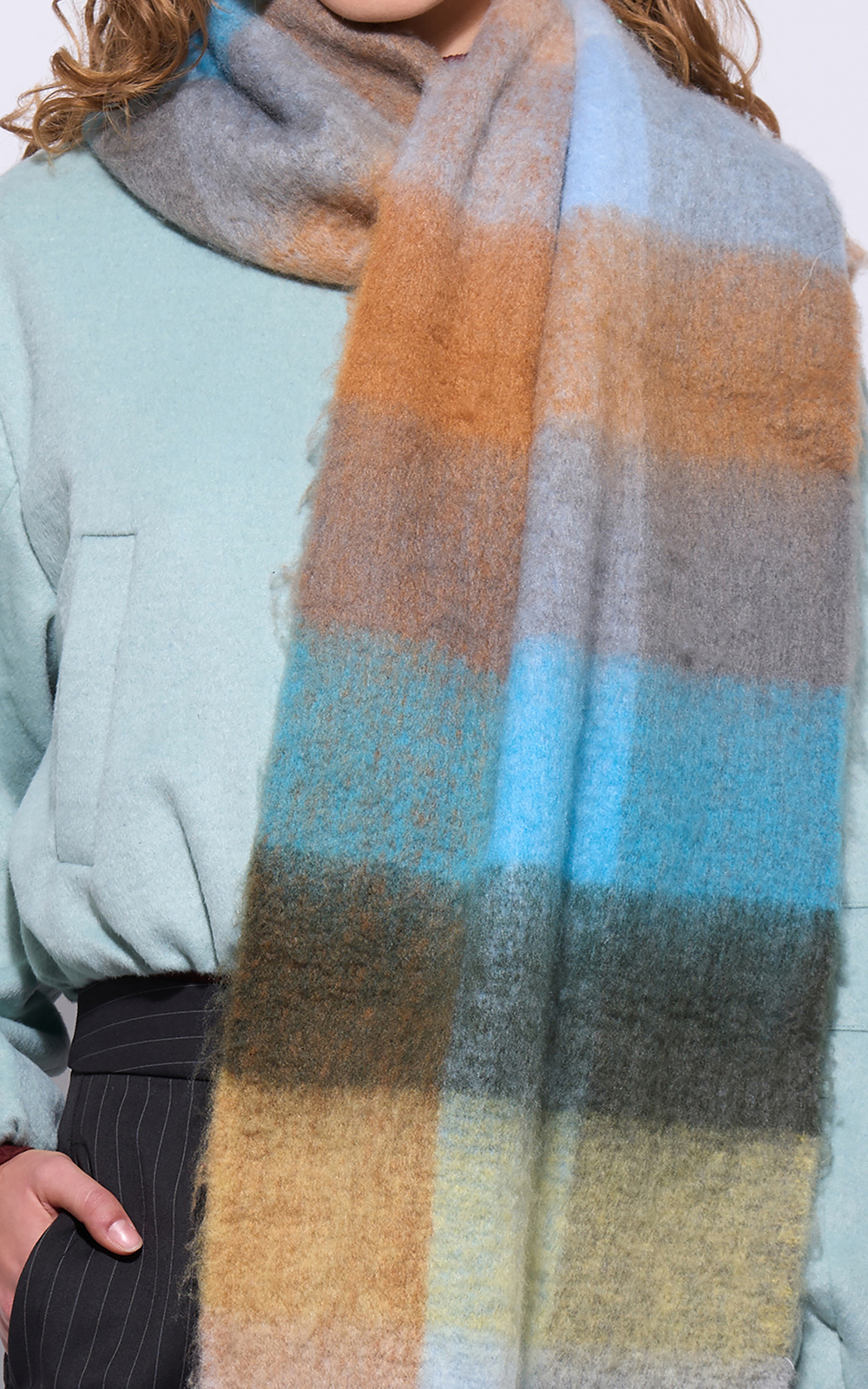 Jumbo Scarf product photo.