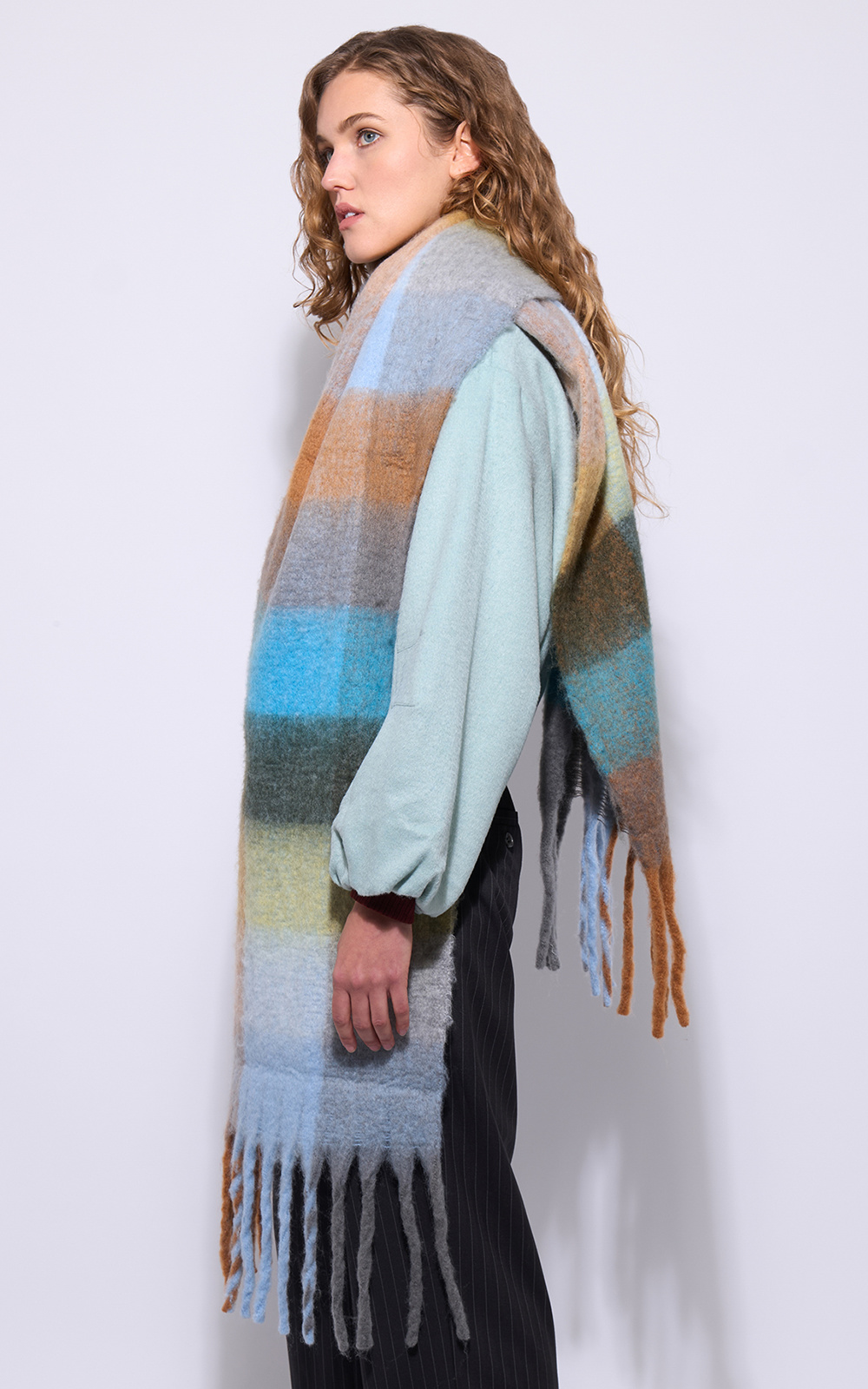 Jumbo Scarf product photo.