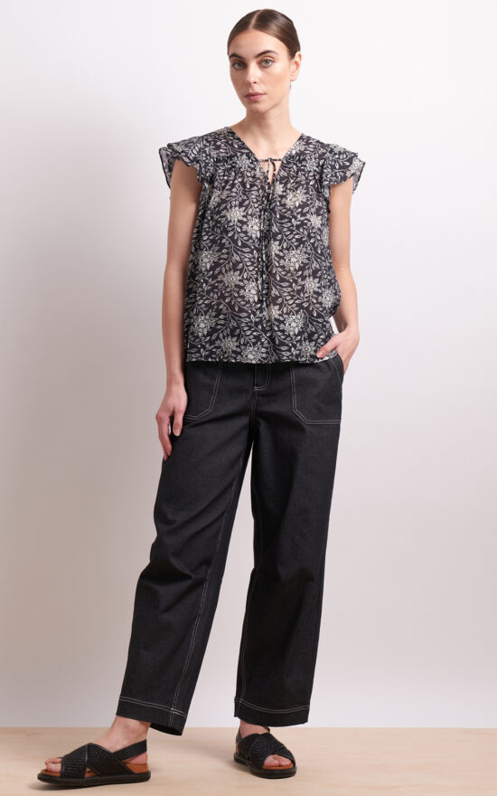 On The Curve Jean product photo.