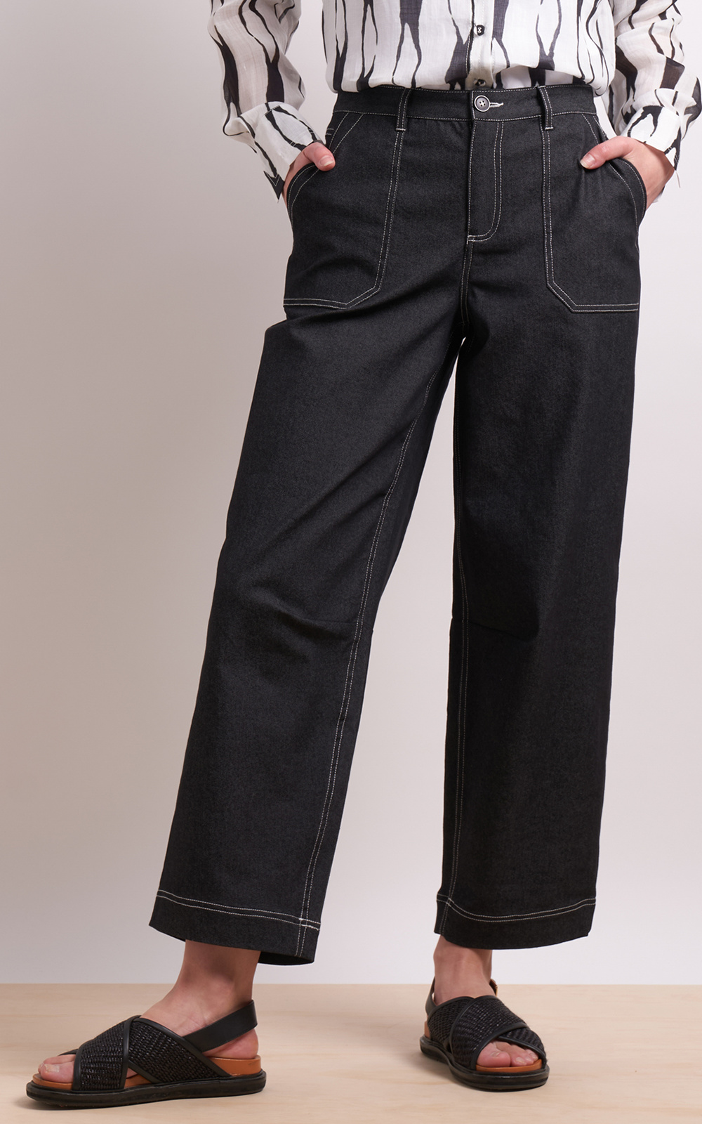 On The Curve Jean product photo.