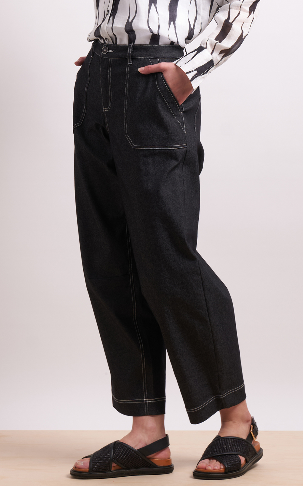 On The Curve Jean product photo.