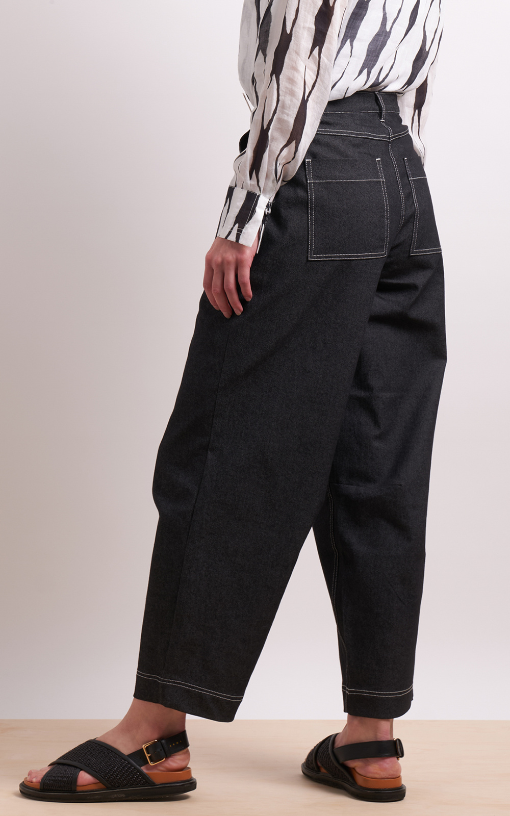 On The Curve Jean product photo.