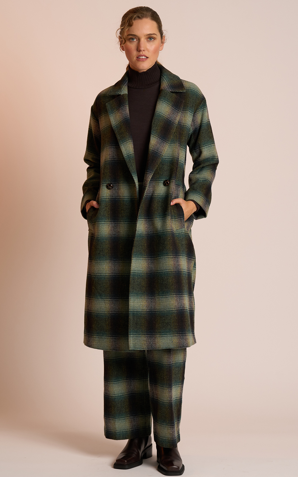 Saxon Coat product photo.