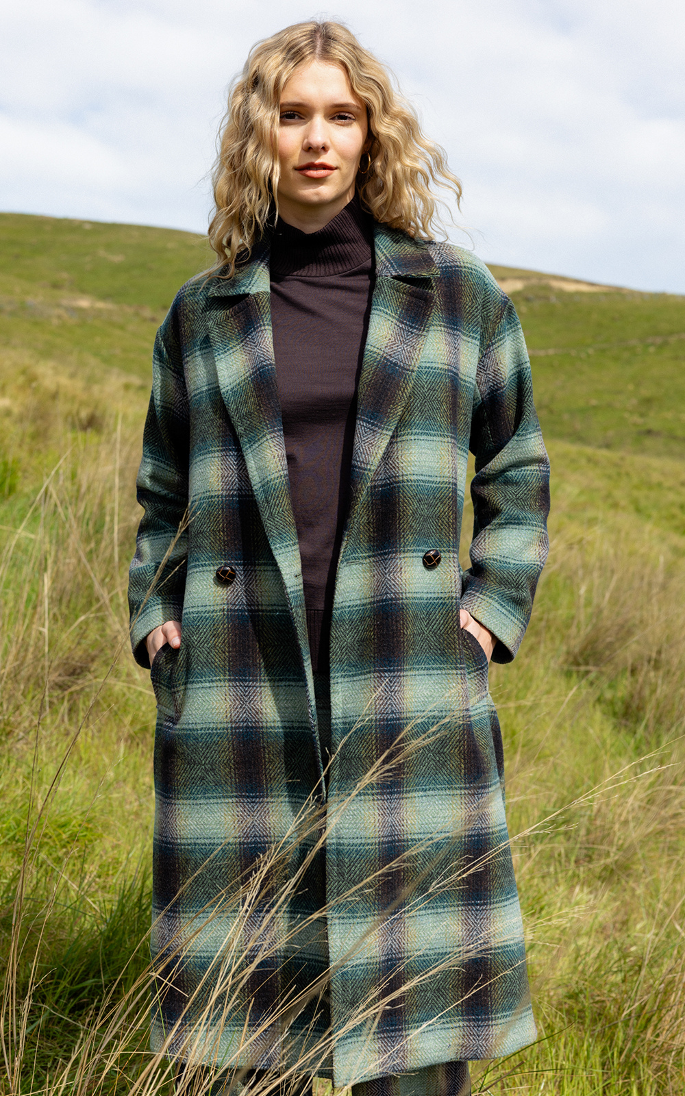 Saxon Coat product photo.