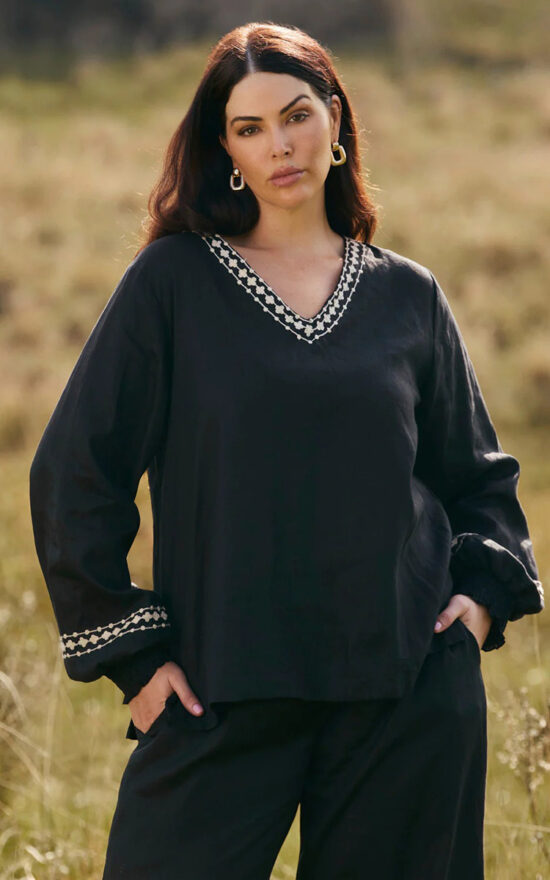 Samara Linen Blouse product photo.