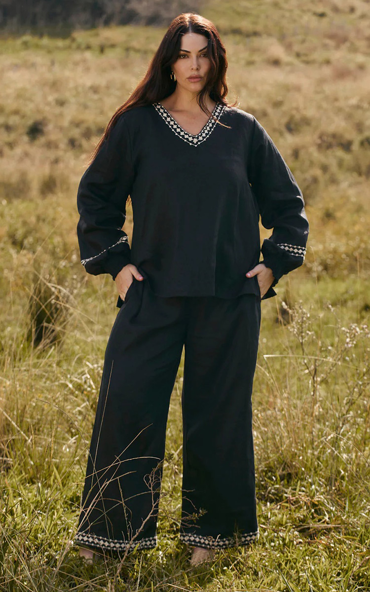 Samara Linen Blouse product photo.