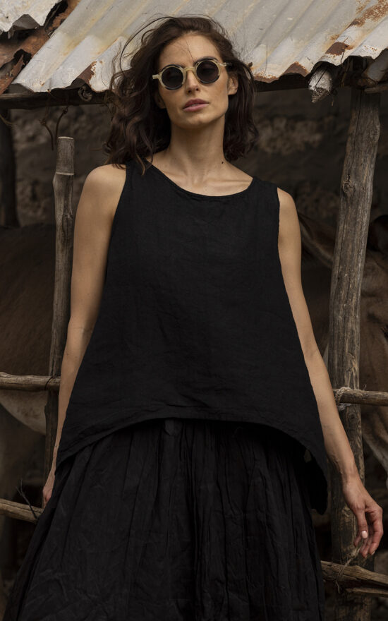 Taji Top Linen product photo.