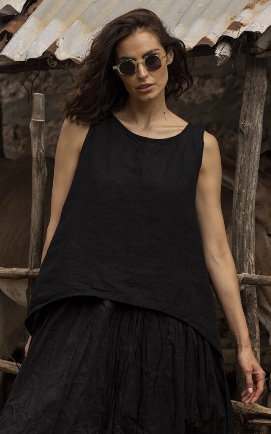 Taji Top Linen product photo.