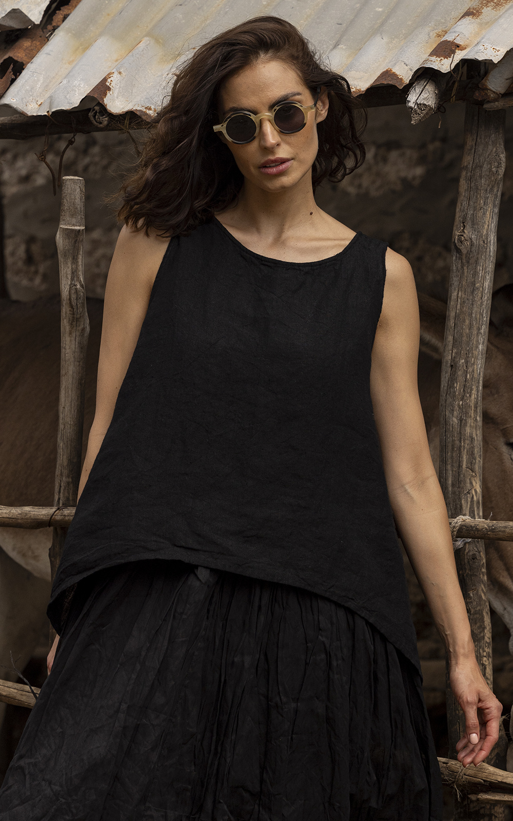 Taji Top Linen product photo.