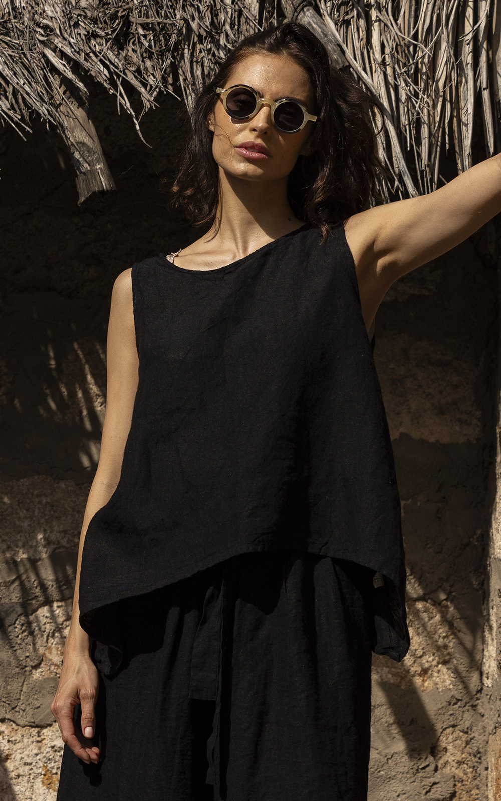 Taji Top Linen product photo.