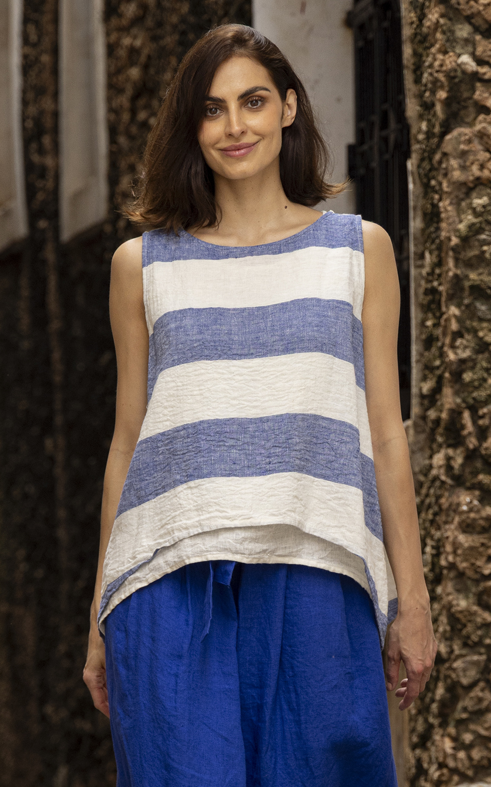 Taji Top Linen product photo.