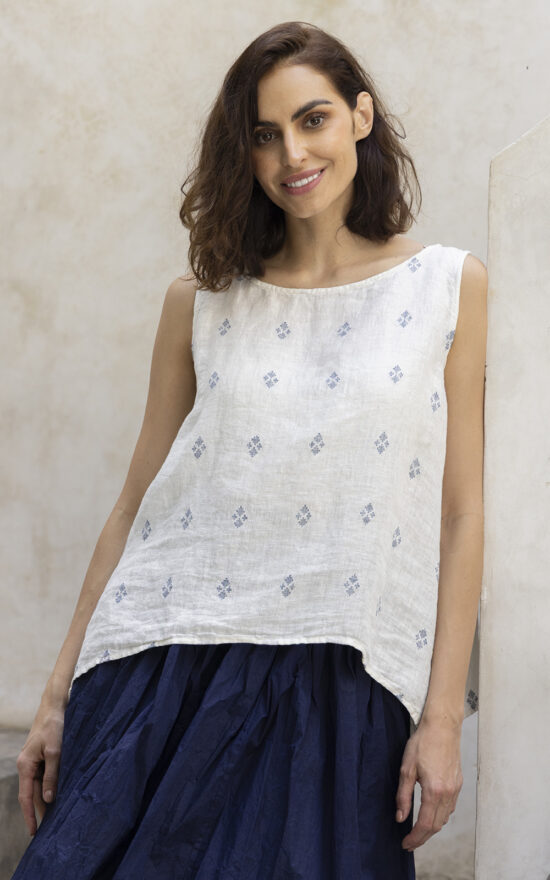 Taji Top Linen product photo.