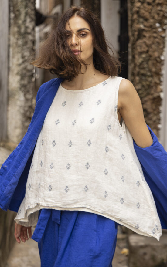 Taji Top Linen product photo.