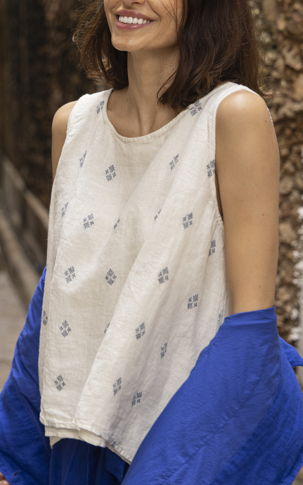 Taji Top Linen product photo.