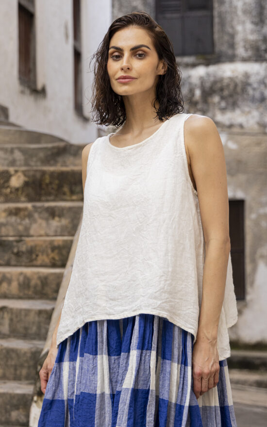 Taji Top Linen product photo.