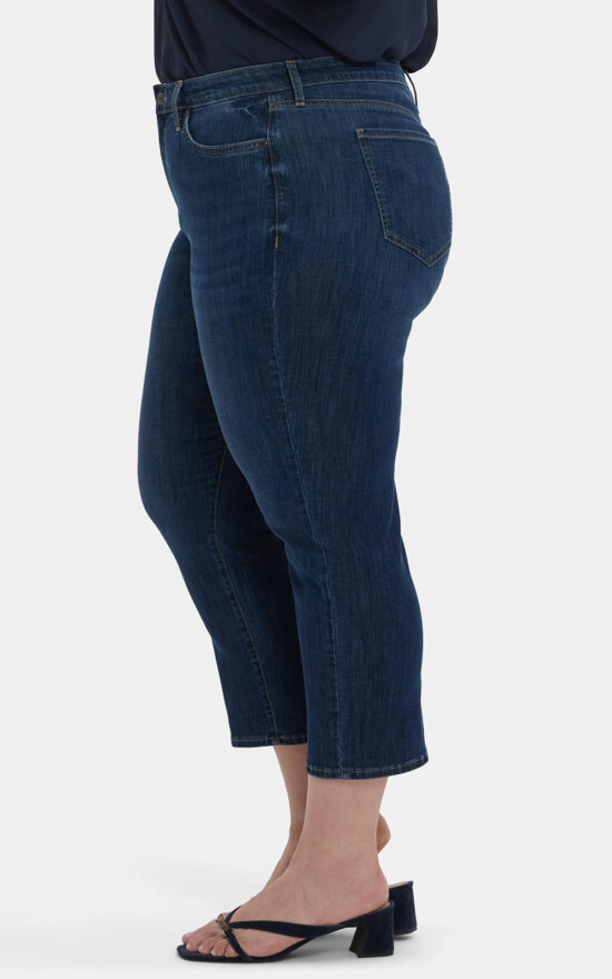 Womens Relaxed Piper Crop product photo.