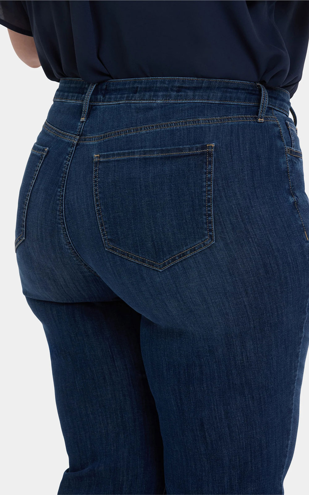 Womens Relaxed Piper Crop product photo.
