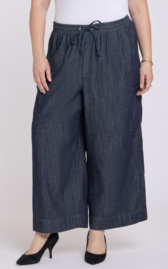 Womens Whitney Pull On Cargo Crop product photo.