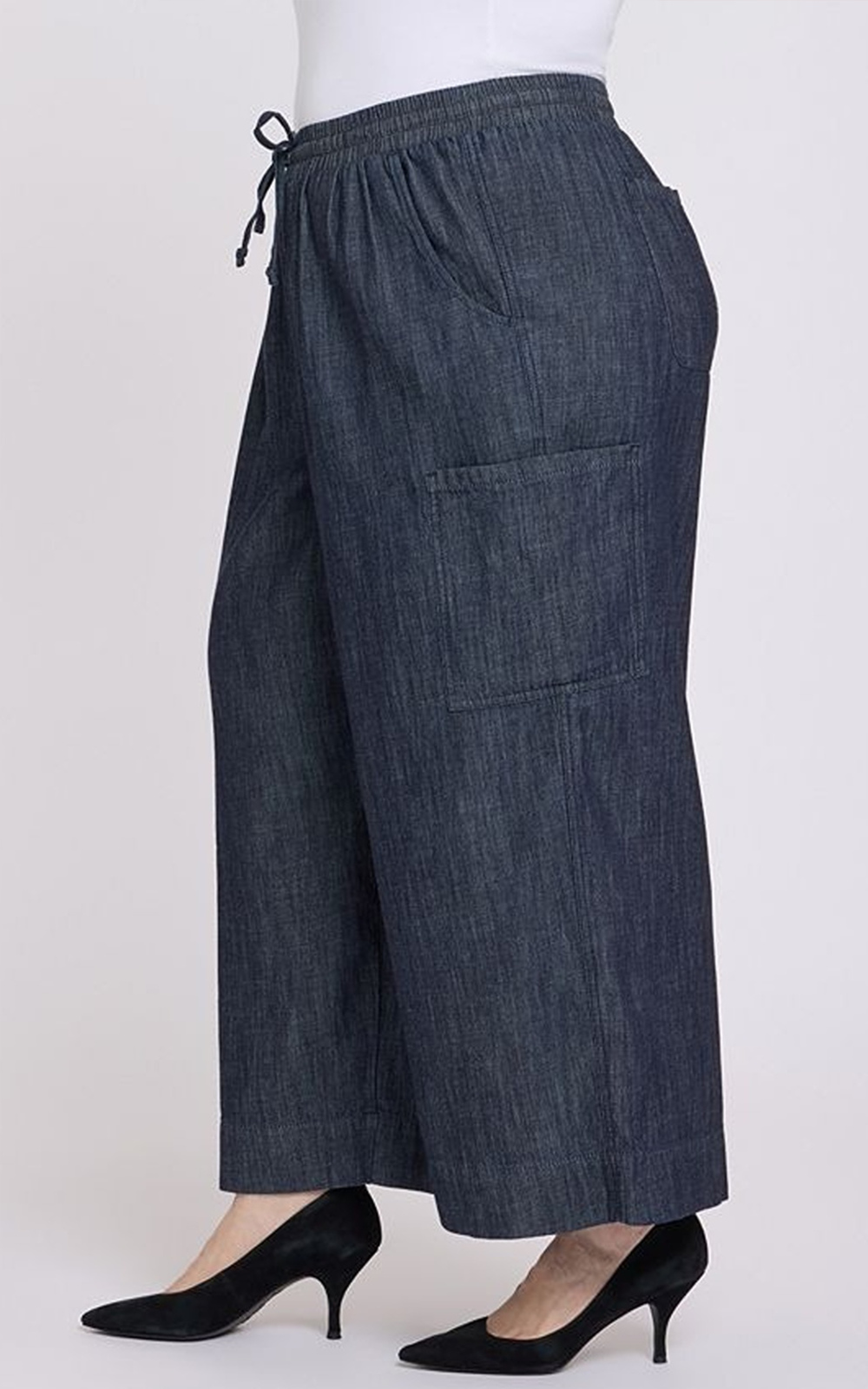 Womens Whitney Pull On Cargo Crop product photo.