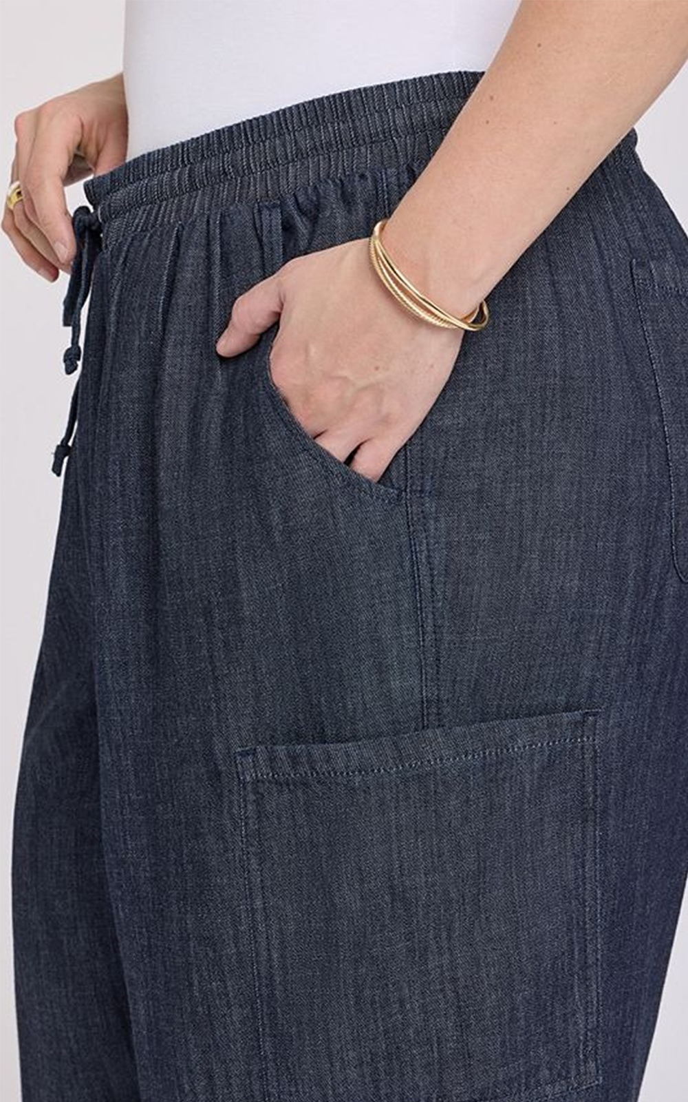 Womens Whitney Pull On Cargo Crop product photo.